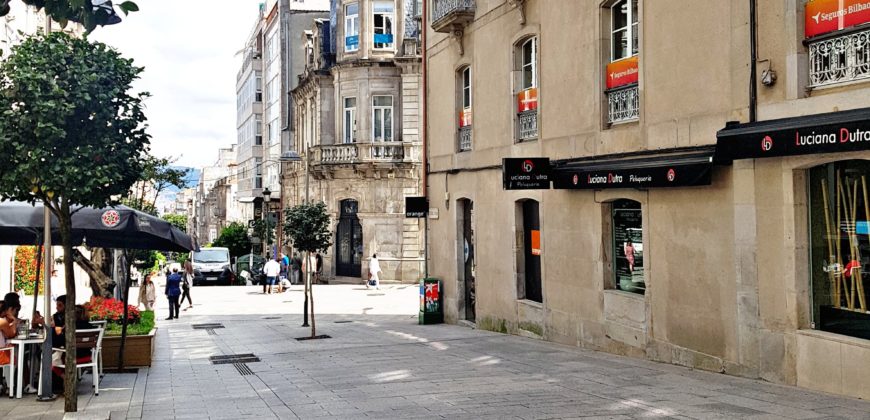 Local en calle Velázquez Moreno