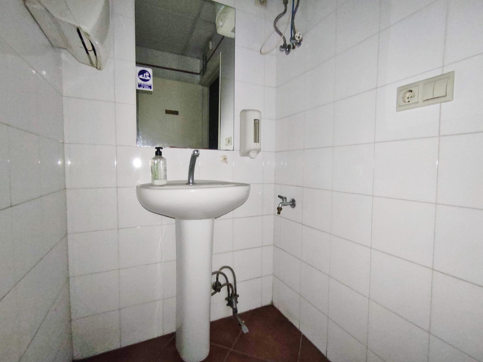 Local en Calle Enrique Xabier Macías